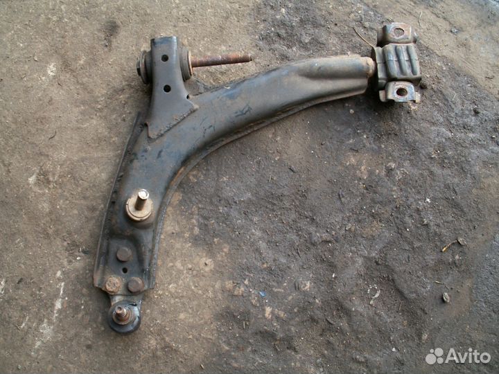 Рычаг подвески левый Daewoo Nexia