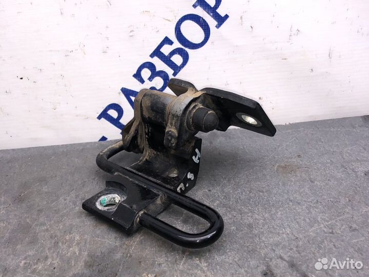 Задняя правая петля passat B6