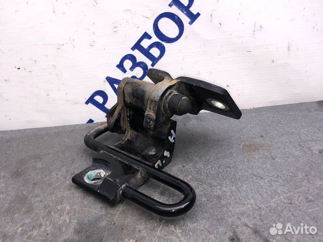 Задняя правая петля passat B6