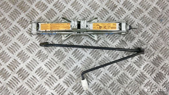 Домкрат на KIA Sorento 1