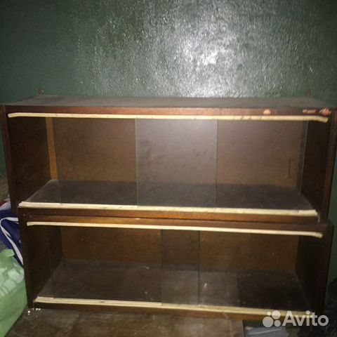 Книжные полки со стеклом
