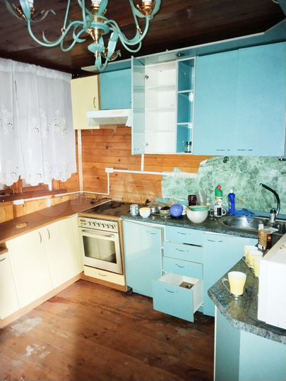 Дом 186 м² на участке 76 сот.