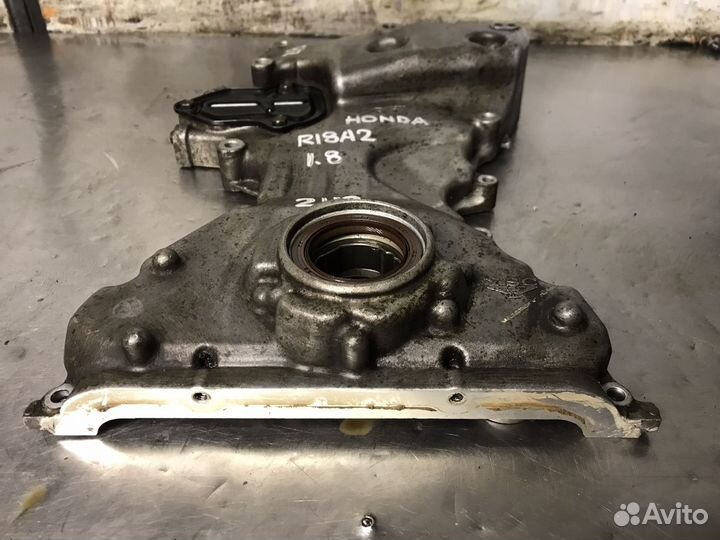 Передняя крышка двс R18A R20A Honda Civic Accord