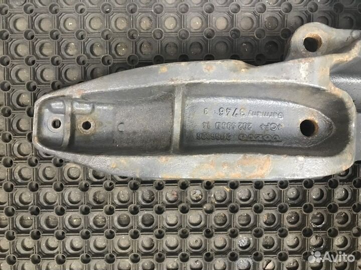 Кронштейн пневморессоры правый Volvo FH, Volvo FM