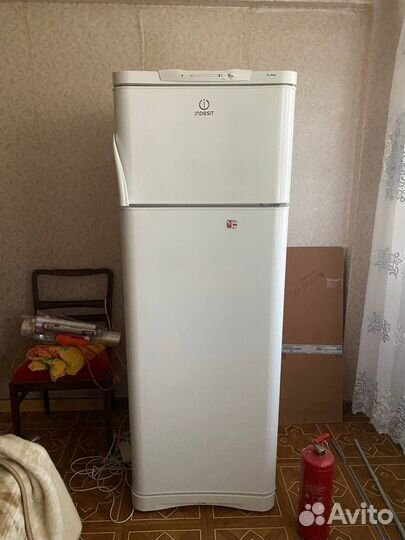 Холодильник indesit
