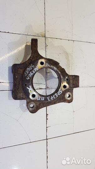 Кулак поворотный передний правый