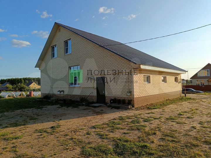 Коттедж 205 м² на участке 12 сот.