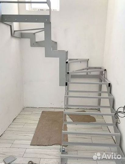 Отделка бетонных лестниц на второй этаж