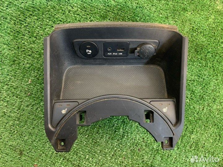 Накладка на торпедо Kia Sportage G4KD 2010