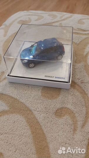 Игрушка renault sandero