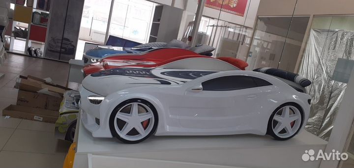 Детская кровать машина