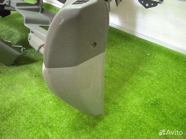 Передняя панель салона