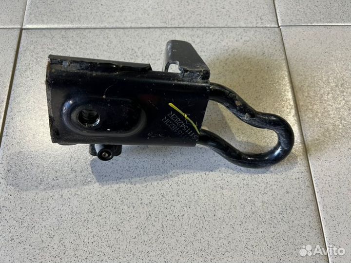 Крюк буксировочный Renault Duster пробег 47.000км