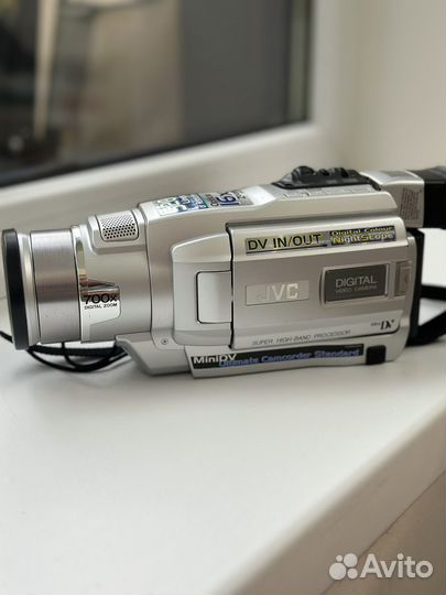 Видеокамера jvc