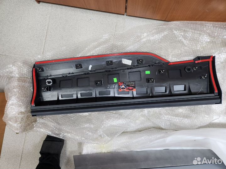 Молдинг задней правой двери Audi Q6