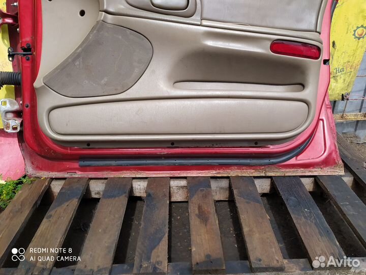 Дверь передняя правая Dodge Intrepid 2