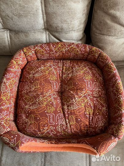 Лежанка для кошек, лоток, миски