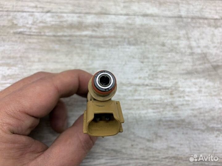 Форсунка топливная Toyota Avensis универсал