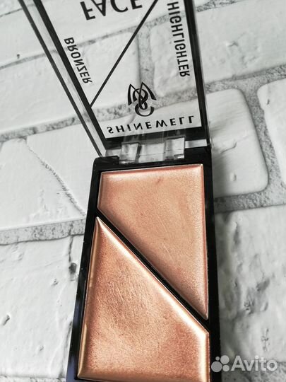 Хайлайтер-бронзер Shinewell