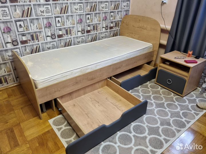 Кровать односпальная с матрасом бу