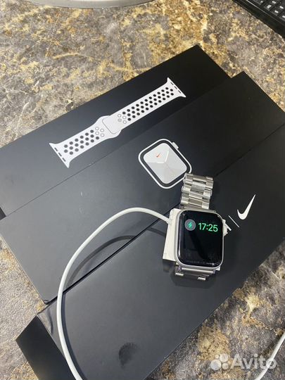 Apple watch series 5 nike