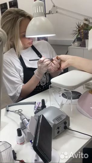 Модель на маникюр