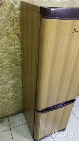 Холодильник indesit