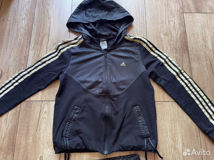 Спортивный костюм adidas