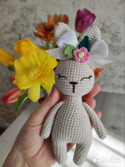 Зайчата (вязаные игрушки)