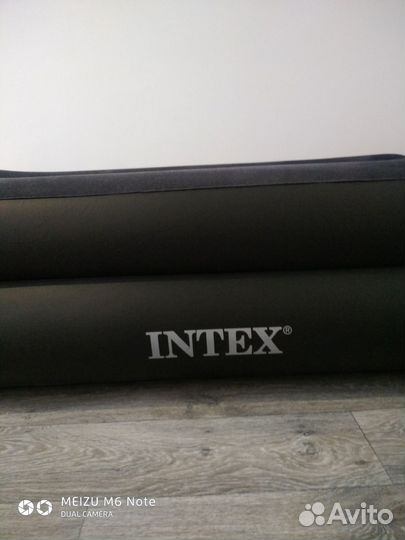 Надувной матрас intex
