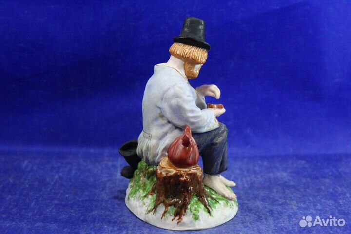 Мужик с краюхой хлеба не Гарднер статуэтка редкост