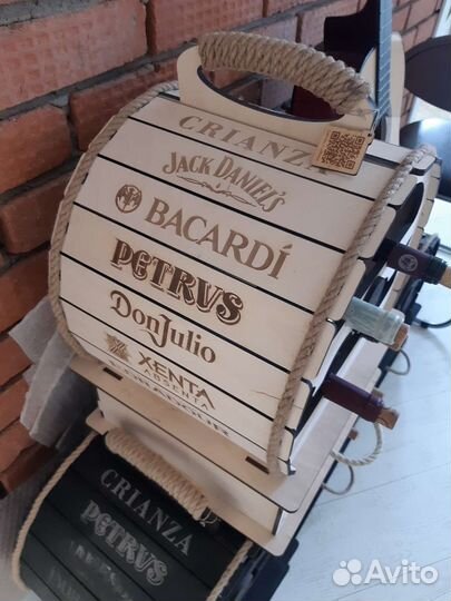 Подарок мужчине. Мини бар со стаканами цвет дерево