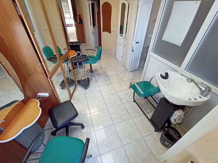 Оборудованный Салон Красоты на Очаковцев, 57.5 м²