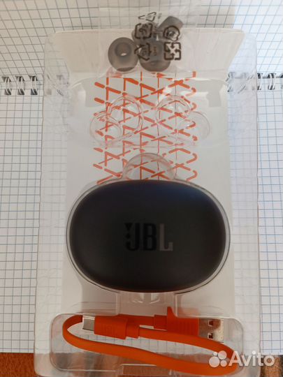 Беспроводные наушники jbl