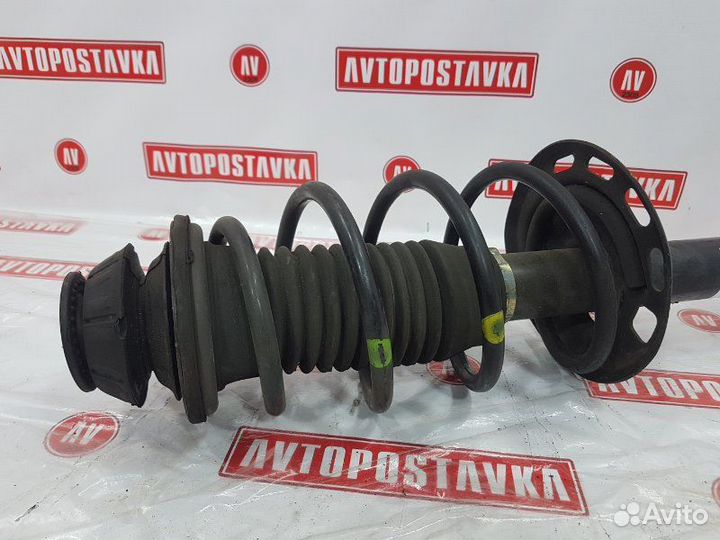 Стойка подвески передняя правая Toyota Vitz NSP130