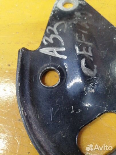 Кронштейн левый Nissan Cefiro A33