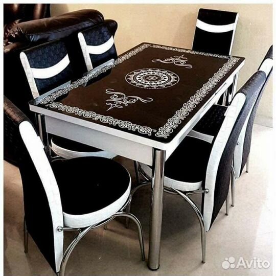Кухонный стол и стулья