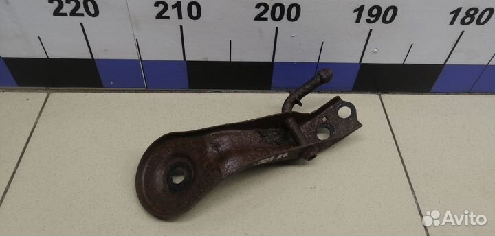 Кронштейн задней балки Avensis II 2003-2008