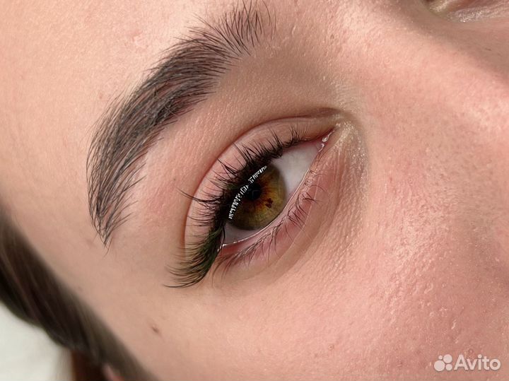 Наращивание ресниц, оформление бровей