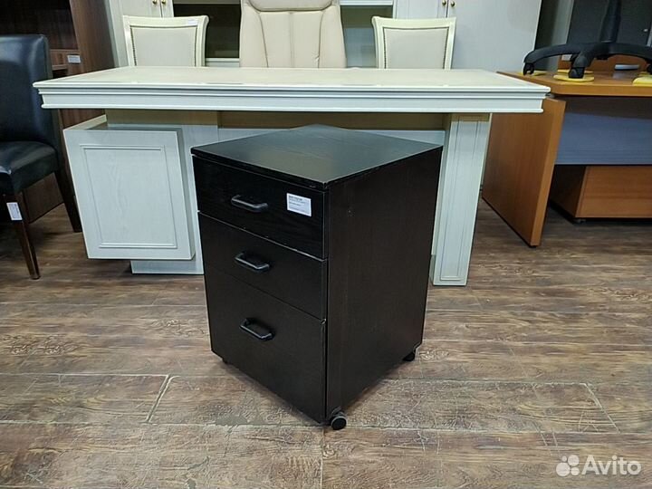 Тумба подкатная 3 ящ. б/у 45х47х68 09487-чрд