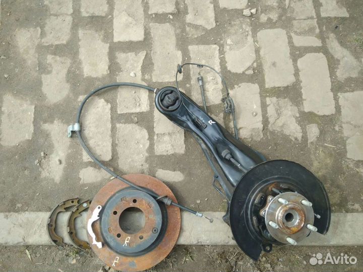 На Mitsubishi Asx задний правый рычаг ступица