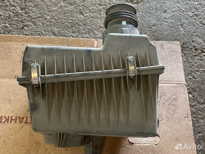 Корпус воздушного фильтра BMW e34