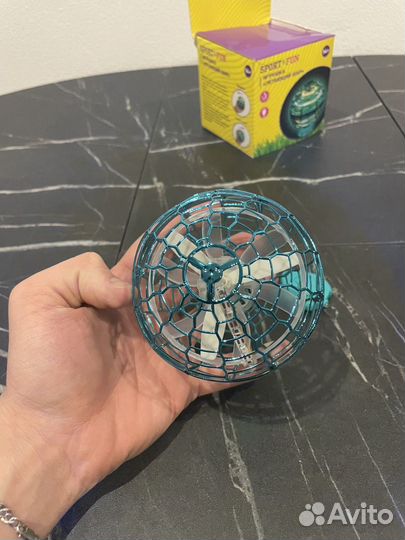 Летающий шар игрушка