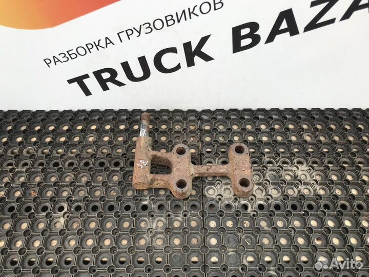 Кронштейн крепления амортизатора правый