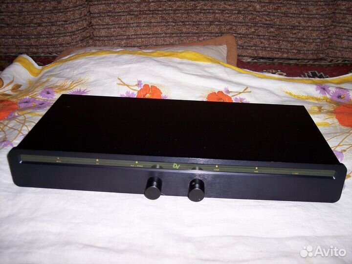 Предусилитель Dynavector L-200 с фонокоректором