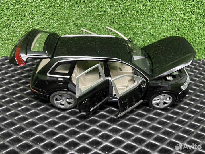 Металлическая модель Ауди Q7