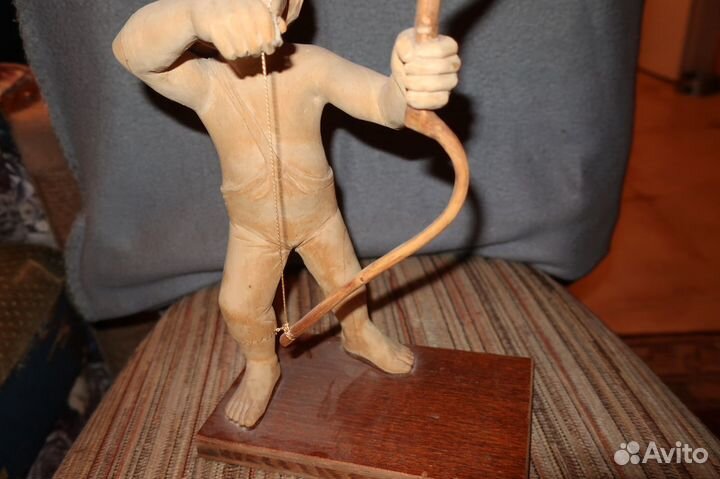 Статуэтка Робин-Гуд.Дерево,резьба