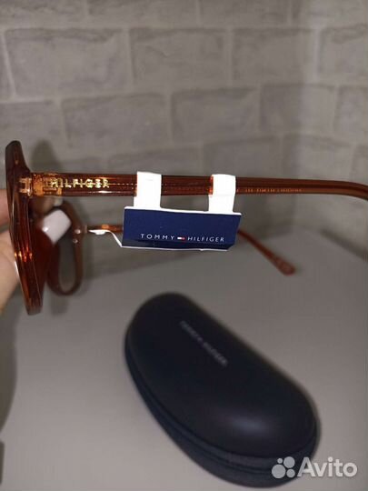 Солнцезащитные очки tommy hilfiger женские