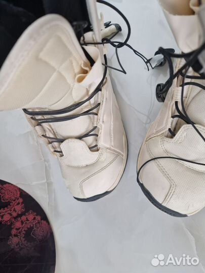 Доска с ботинками