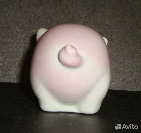 Фарфоровая статуэтка. Свинка, поросёнок. Рига.(2)